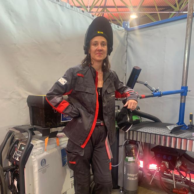 Gaëlle Trehorel, during the event the best welders in France, June 22, in Vierzon (Cher). However, sparks land welding sparks land welding new