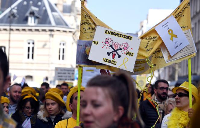 Lors d’une marche pour une meilleure prise en charge de l’endométriose, à Paris, le 24 mars 2018.