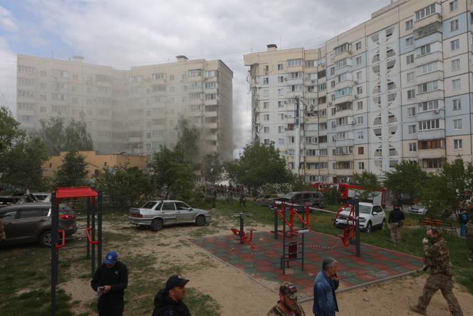 Un immeuble touché par un bombardement ukrainien, à Belgorod, dans la partie de l’Ukraine occupée par la Russie, le 12 mai 2024.