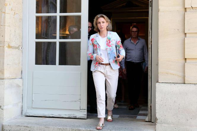 Marylise Léon, la secrétaire générale de la CFDT, quitte Matignon après avoir été reçue par François Bayrou, le 24 juin 2025.