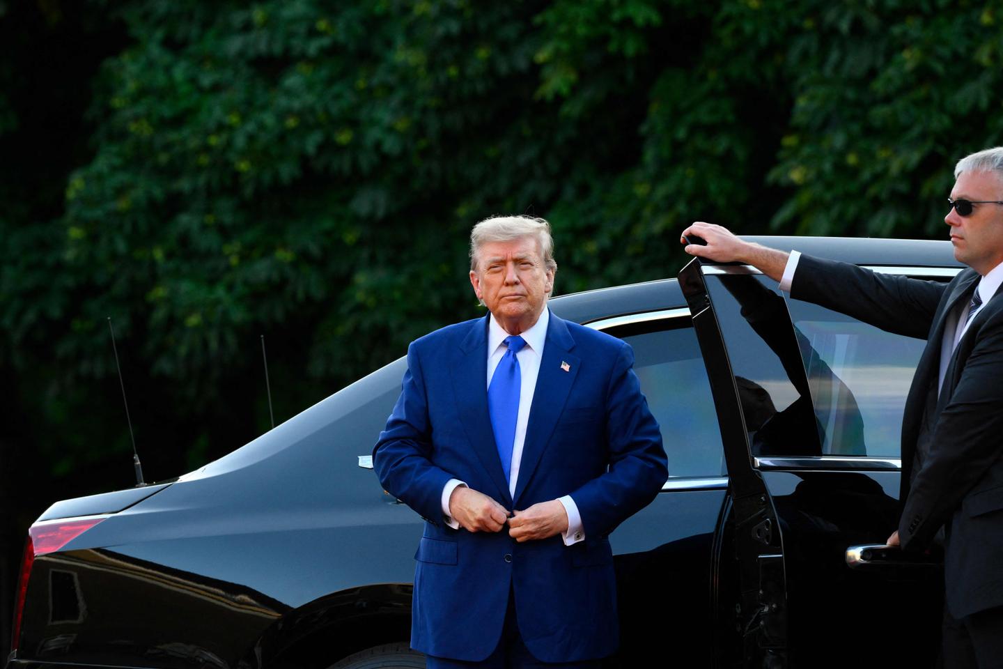 Trump rattles NATO allies as he descends on summit