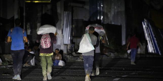 A Gaza, la Défense civile déclare que 21 personnes ont été tuées par des tirs israéliens près d’un centre de distribution d’aide