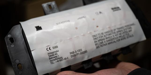 Airbags Takata : comment le gouvernement et les collectifs de victimes font monter la pression sur les constructeurs