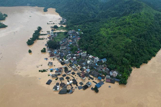 Inondation à Rongjiang, dans la province de Guizhou, dans le sud-ouest de la Chine, le 24 juin 2025.