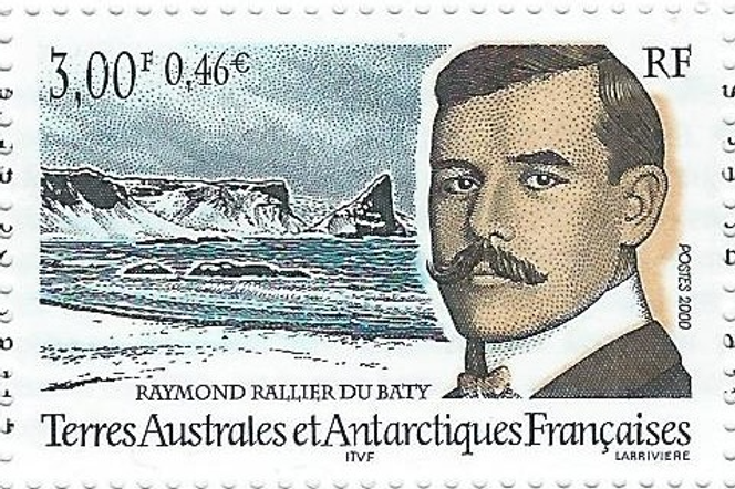 Raymond Rallier du Baty, timbre des TAAF (2000) gravé par Jacky Larrivière.