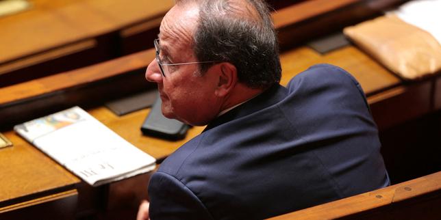 François Hollande votera la motion de censure contre le gouvernement Bayrou sur les retraites