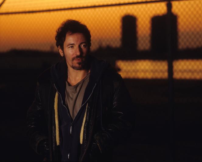 Bruce Springsteen, lors du tournage du clip de « Streets of Philadelphia », à Philadelphie, en 1993.