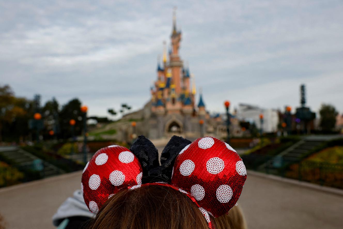A Disneyland, faux mariage mais vrai fantasme pédophile organisé par un Anglais condamné pour violences sexuelles
