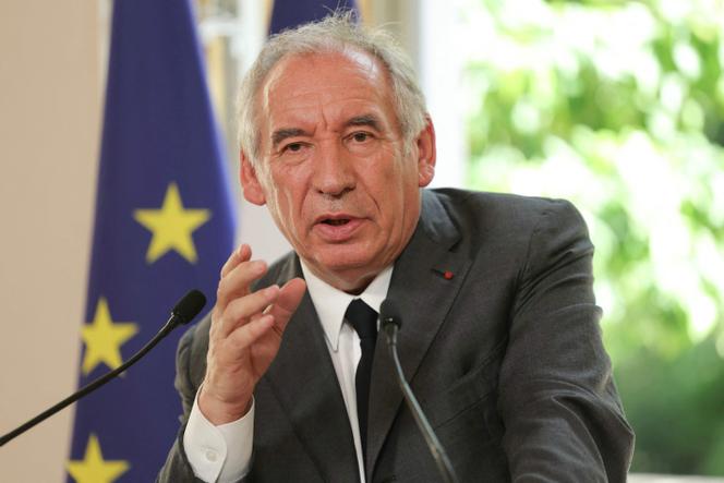 Le Premier ministre François Bayrou prononce un discours lors d’une conférence de presse à l’issue de ses discussions de plusieurs mois sur la réforme des retraites avec les syndicats et les syndicats d’employeurs, à l’Hôtel Matignon, à Paris, le 26 juin 2025.