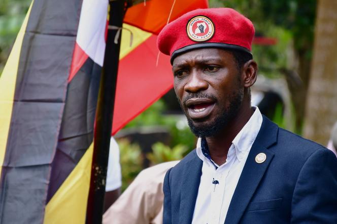 Bobi Wine, chef du principal parti d’opposition, annonce être candidat lors du prochain scrutin en 2026 (ici, le 26 janvier 2021 à Kampala). 