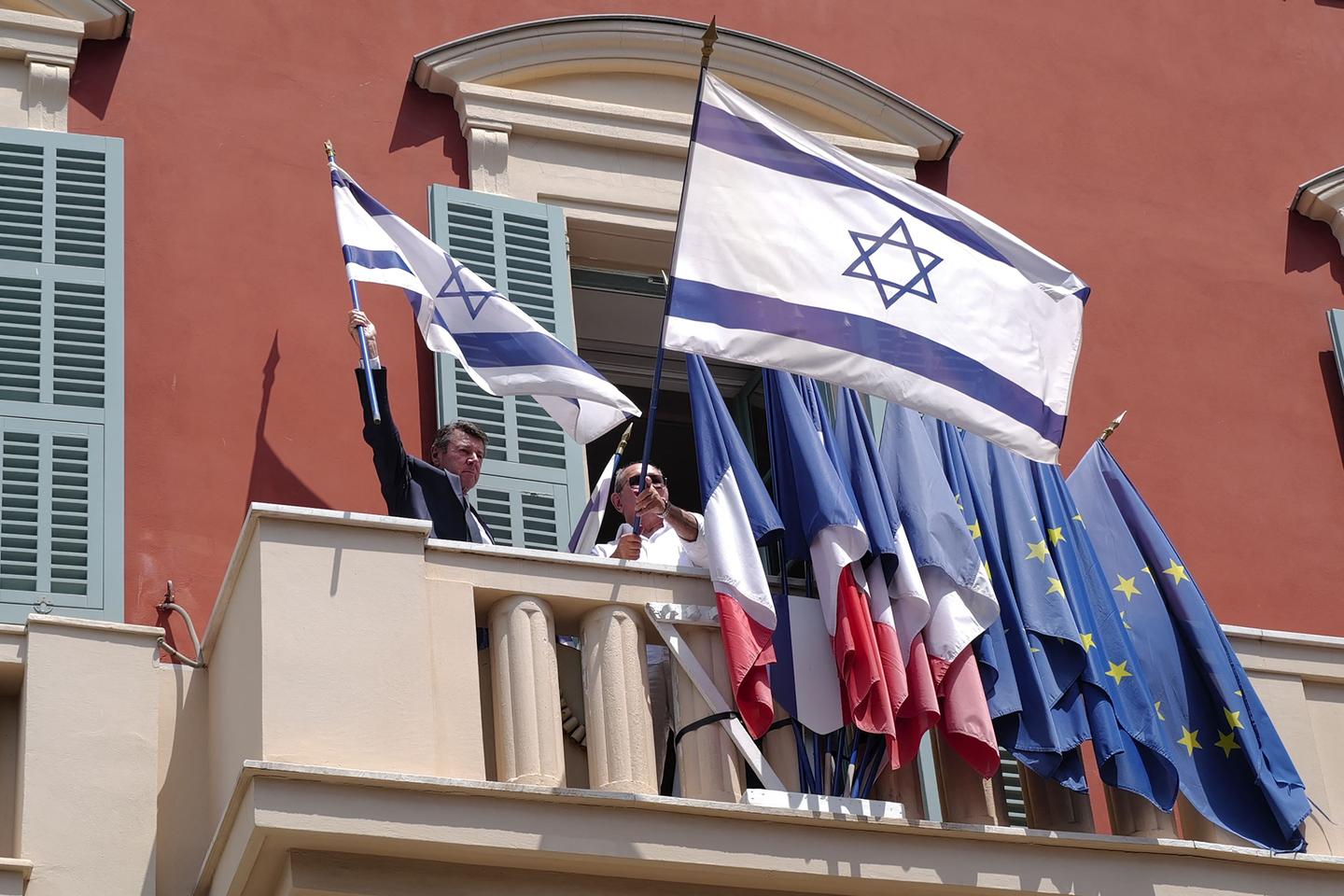 Une tête de porc découverte sur le portail du domicile du maire de Nice, Christian Estrosi, une enquête ouverte Une tête de porc découverte sur le portail du domicile du maire de Nice, Christian Estrosi, une enquête ouverte