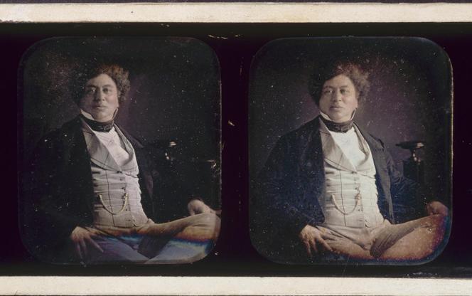 Alexandre Dumas vers 1851. Daguerréotyque stéréoscopique avec réhauts de couleur et d’or.
