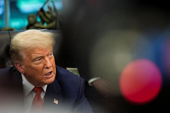 Le président américain, Donald Trump, dans le bureau Ovale, à Washington, le 27 juin 2025. 
