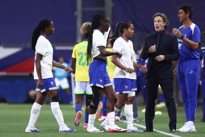 France women's manager Laurent Bonadei delivers instructions during a friendly against Brazil, on Friday, June 27, 2025.