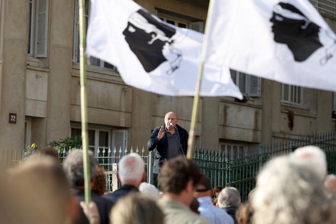 Léo Battesti, président du collectif « Maffia No à Vita Iè », lors d’une manifestation contre la mafia, à Ajaccio, le 8 mars 2025.