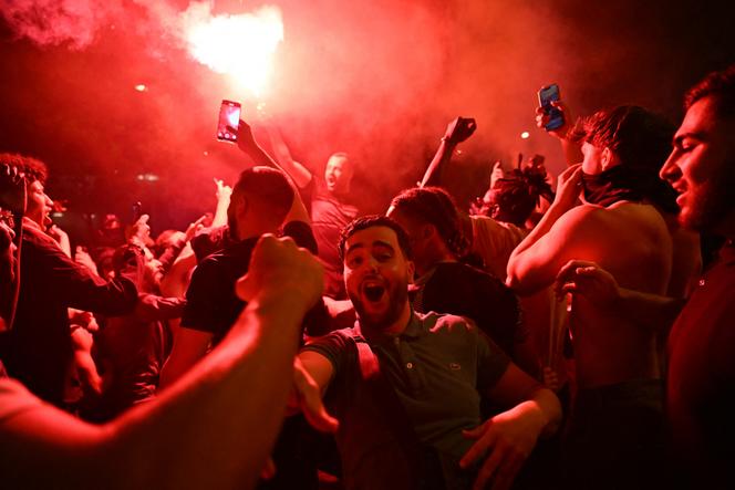 Sur les Champs-Elysées, à Paris, le soir de la victoire du PSG face à l’Inter de Milan, le 31 mai.
