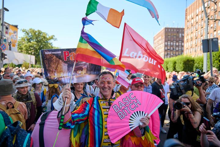 Des délégations étrangères sont venues supporter la communauté LGBTQ+ hongroise pour la Marche des fiertés, interdite par le gouvernement, à Budapest, en Hongrie, le 28 juin 2025.