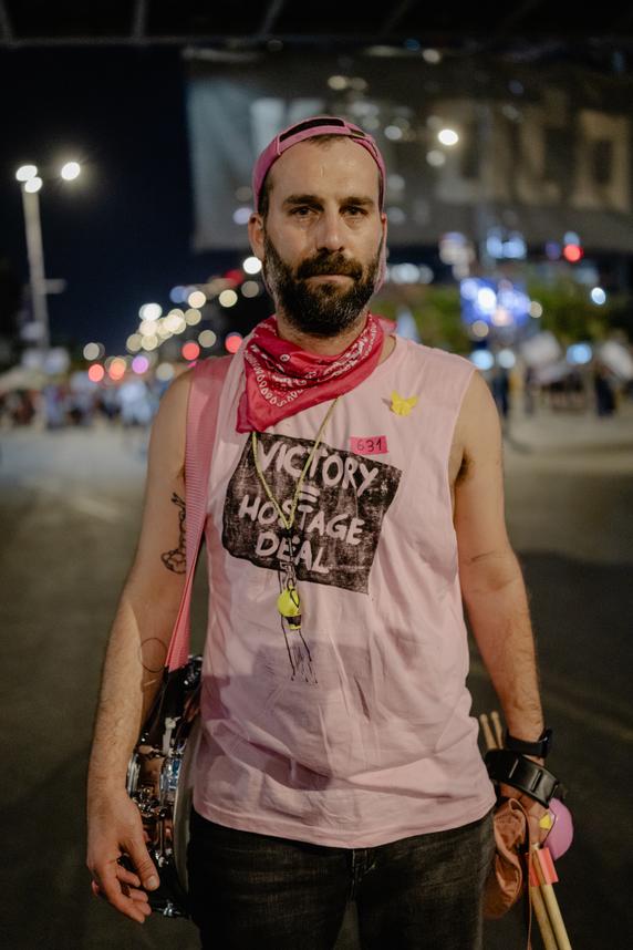 Yaniv Segal, de l'association Pink Front, à Tel-Aviv, le 28 juin 2025.