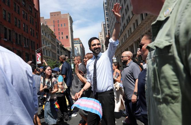 Zohran Mamdani, lors de la Marche des fiertés, dans le quartier de Manhattan, à New York, le 29 juin 2025.