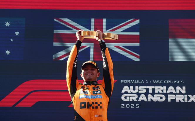 Lando Norris, pilote britannique de l’écurie McLaren, célèbre sa victoire au Grand Prix d’Autriche de formule 1, le 29 juin 2025. 