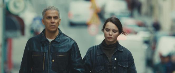 Sami Bouajila (Samuel) et Mallory Wanecque (Ava) dans « Rapaces », de Peter Dourountzis.