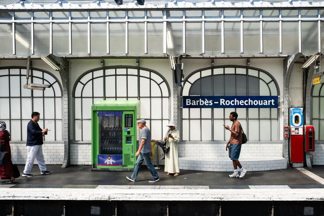 Dans le métro parisien, sur la ligne 2, durant un épisode caniculaire, le 30 juin 2025.