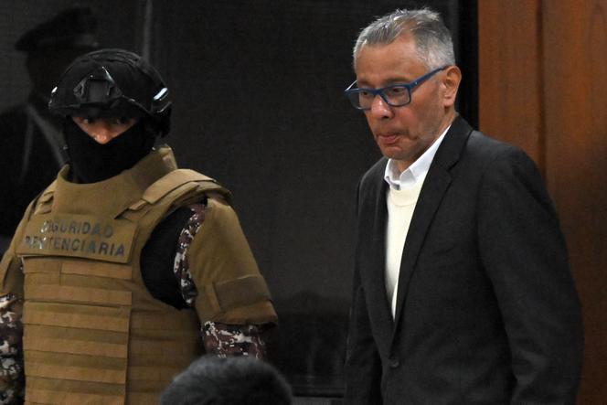 Ecuador's former vice president (2013-2017) Jorge Glas (R) arrives at a sentence hearing at the National Court of Justice in Quito, on June 30, 2025. 