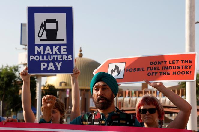 Lors d’une manifestation de défenseurs du climat en parallèle de la quatrième Conférence internationale sur le financement du développement, à Séville (Espagne), le 30 juin 2025.
