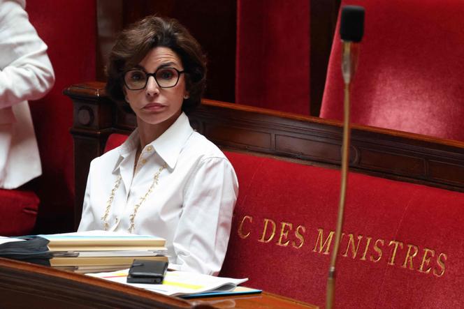 La ministre de la culture, Rachida Dati, avant le début d’une séance de débat sur le projet de loi, adopté par le Sénat, relatif à la réforme de l’audiovisuel public, à l’Assemblée nationale, le 30 juin 2025.