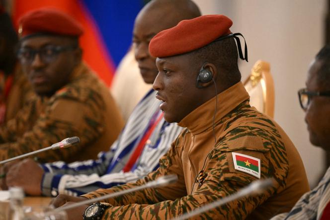 Le chef de la junte burkinabée, le capitaine Ibrahim Traoré, à Moscou, le 10 mai 2025.