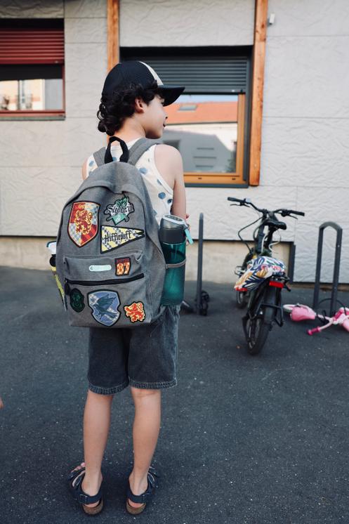Devant l’école maternelle et élémentaire Marceau à Montreuil (Seine-Saint-Denis), le 1ᵉʳ juillet 2025.