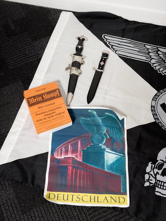 Des objets en référence au nazisme appartenant à Baptiste C.
