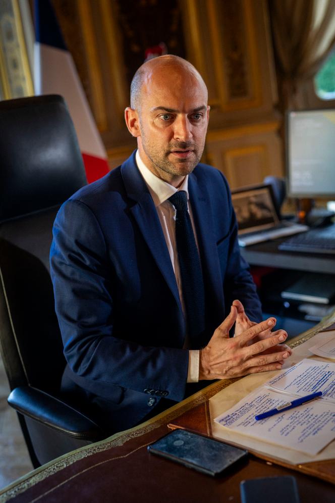 Jean-Noël Barrot, ministre de l’Europe et des affaires étrangères du gouvernement Bayrou, dans son bureau, au Quai d’Orsay, à Paris, le 30 juin 2025.