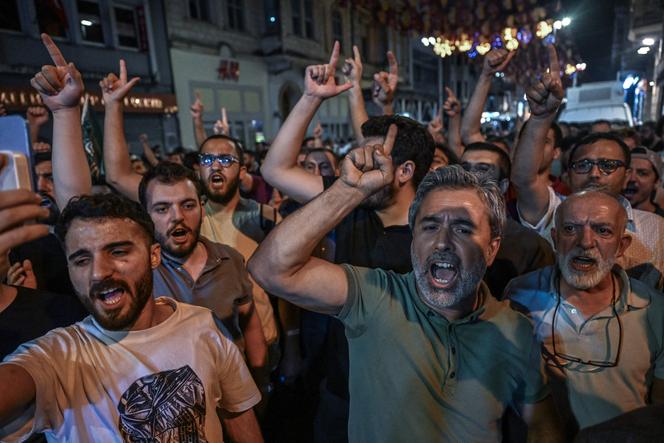 Islamist protesters shout slogans against cartoonists as they gather at Istiklal avenue near LeMan Magazine  n Istanbul on June 30, 2025.  