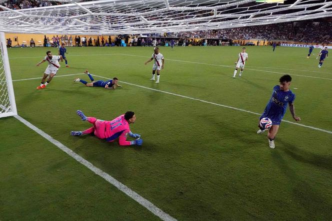 Le joueur d’Al-Hilal Marcos Leonardo marque le but de la victoire contre Manchester City lors de la Coupe du monde des clubs à Orlando (Floride), le 30 juin 2025.