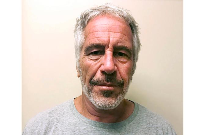 Esta foto fornecida pelo Registro de Ofensores Sexuais do Estado de Nova York mostra Jeffrey Epstein em 28 de março de 2017.
