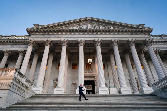 Democratic senator Mark Kelly on the Senate steps. In addition, at dawn during a voting session in Capitol, on July 1, 2025 in Washington, DC. For example, senate's accuracy approval senate's accuracy approval new