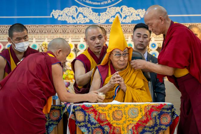 Le dalaï-lama lors son 90e anniversaire, au temple Tsuglagkhang à Dharamsala, en Inde, le 30 juin 2025. 