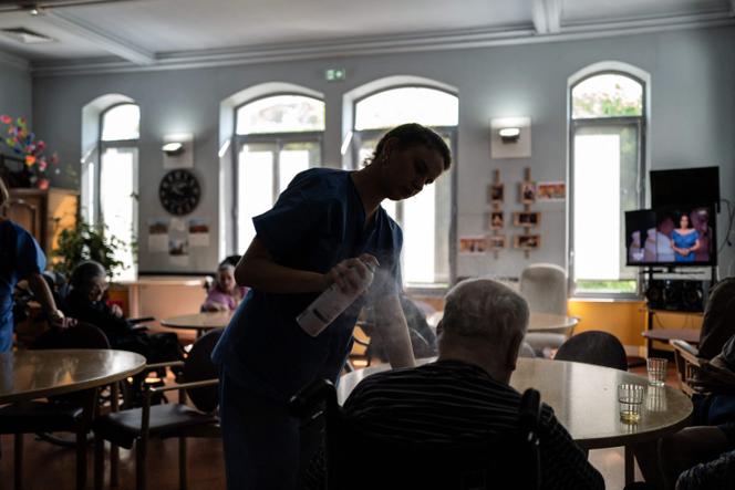 Dans un hôpital gériatrique, à Lyon, le 1ᵉʳ juillet 2025.
