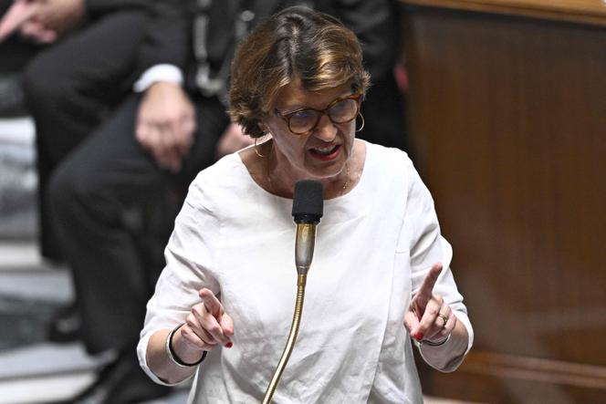 La ministre de l’agriculture et de la souveraineté alimentaire, Annie Genevard, prononce un discours lors d’une séance de questions au gouvernement à l’Assemblée nationale à Paris, le 1ᵉʳ juillet 2025.