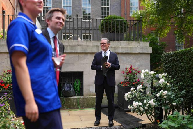 Le Premier ministre britannique Keir Starmer pendant une réception pour les fonctionnaires au 10 Downing Street, à Londres, le 1er juillet 2025.