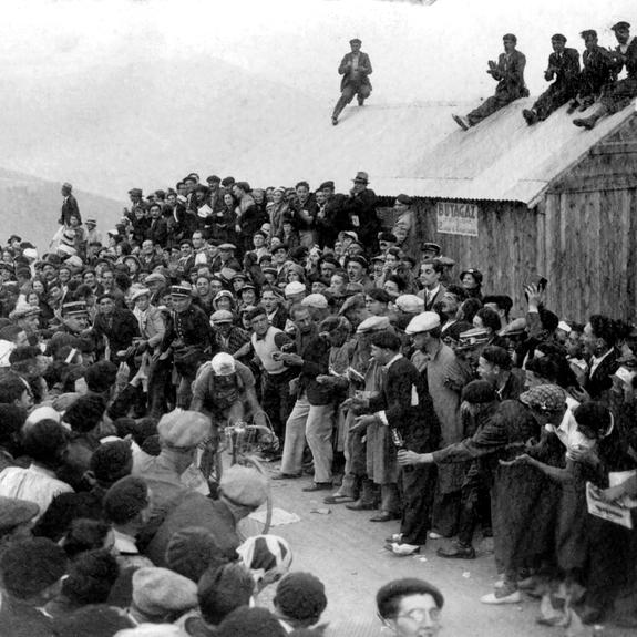 Photo Vintage Tour De France 1934 – René Le Grevès à L'arrivée, Tirage Argentique