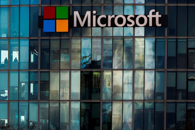 The Microsoft logo on a firm building in Issy-les-Moulineaux, in Hauts-de-Seine, January 9, 2025. microsoft announces new wave thousands