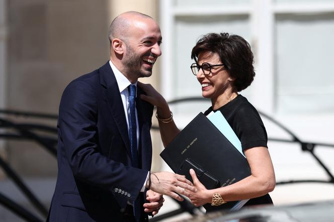 Le ministre délégué à l’Europe, Benjamin Haddad, et la ministre de la culture, Rachida Dati, quittent le palais de l’Elysée après le conseil des ministres du 2 juillet 2025.