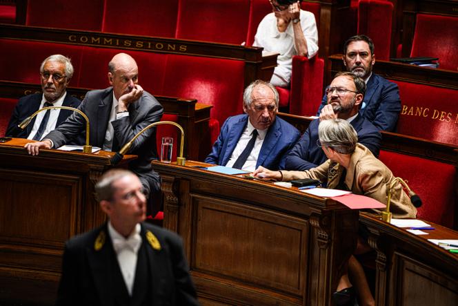Le chef du gouvernement, François Bayrou, avec la ministre de l’éducation, Elisabeth Borne, à l’Assemblée nationale, à Paris, le 1er juillet 2025.
