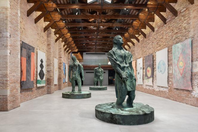 « Mann im Wind II » (2018), de Thomas Schütte, lors de l’exposition « Thomas Schütte. Généalogies », à la Punta della Dogana – Pinault Collection, à Venise.