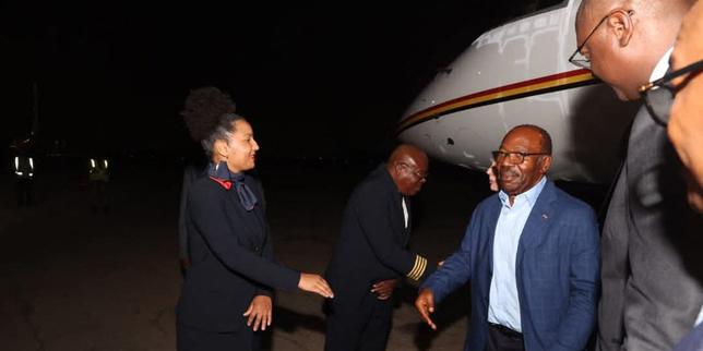 L’ancien président Ali Bongo, qui dénonce sa « séquestration arbitraire » au Gabon, entendu par des juges à Paris