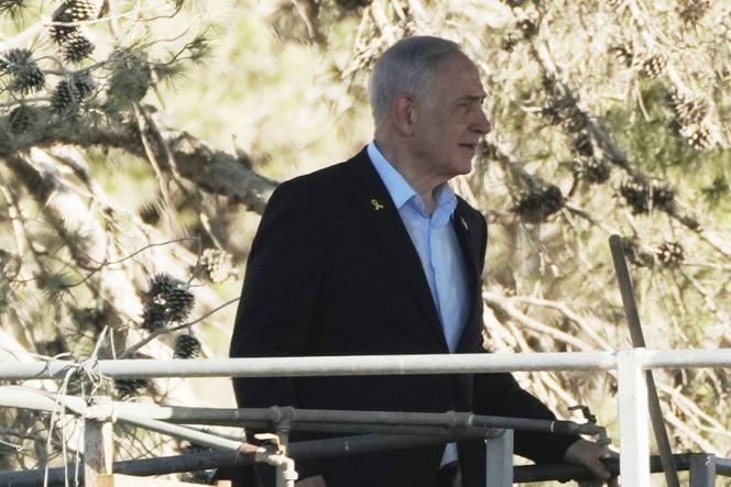 Benyamin Nétanyahou, premier ministre israélien, le 3 juillet 2025, lors de sa première visite au kibboutz Nir Oz depuis que l’endroit a été attaqué par le Hamas le 7 octobre 2023.