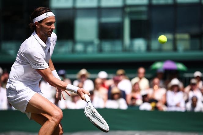 Le Français Arthur Rinderknech lors de son match du deuxième tour du tournoi de Wimbledon, contre le Chilien Cristian Garin, le 3 juillet 2025, à Londres.