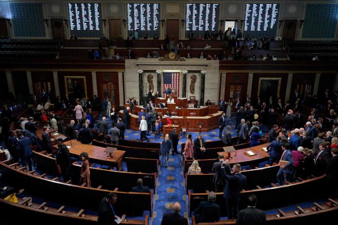 A Câmara dos Deputados votou no projeto de orçamento de Donald Trump, no Capitólio, em Washington, em 3 de julho de 2025.
